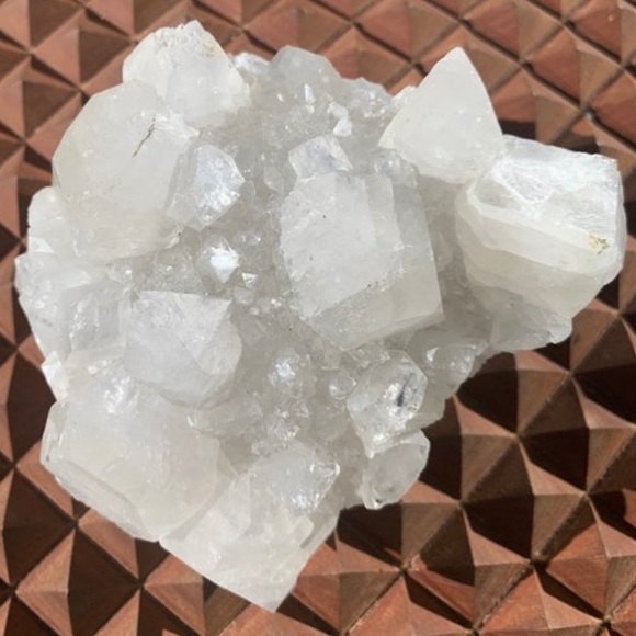 Gnome Crystal, Apophyllite Cluster, Face Shapes - Picture 8 of 9